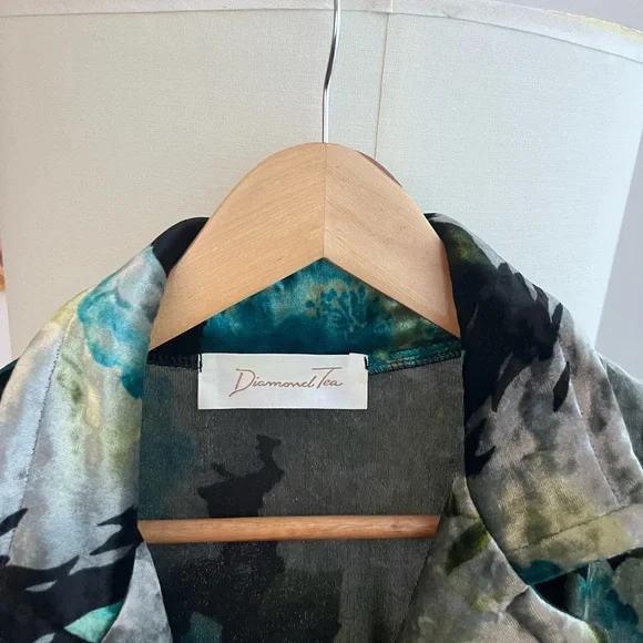 Diamond Tea Velvet Robe - Picture 3 of 5